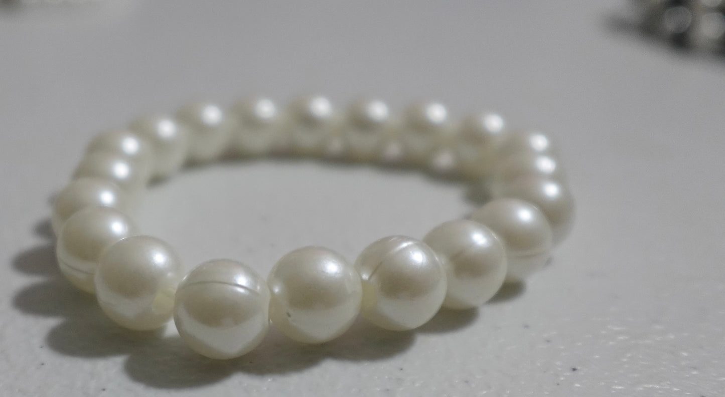 White Pearl Bead Bracelet